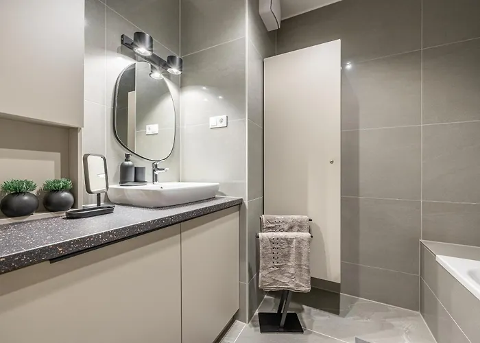 Appartement With Balcony @ Downtown