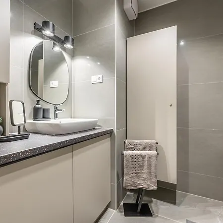 Apartamento With Balcony @ Downtown