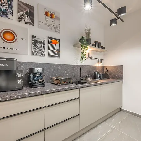 With Balcony @ Downtown Appartamento *