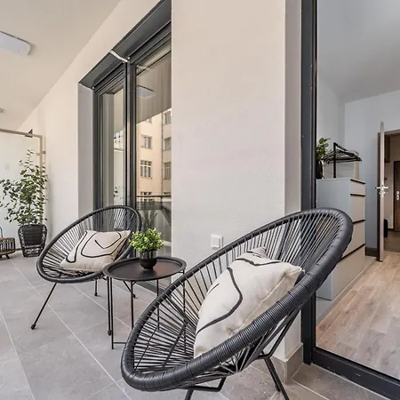 Appartamento With Balcony @ Downtown