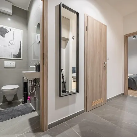 With Balcony @ Downtown