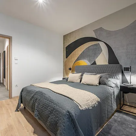 With Balcony @ Downtown * Budapest