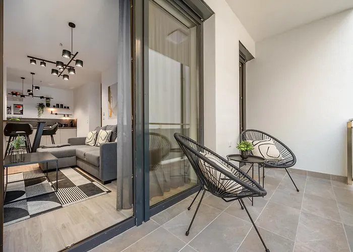 Apartamento With Balcony @ Downtown *